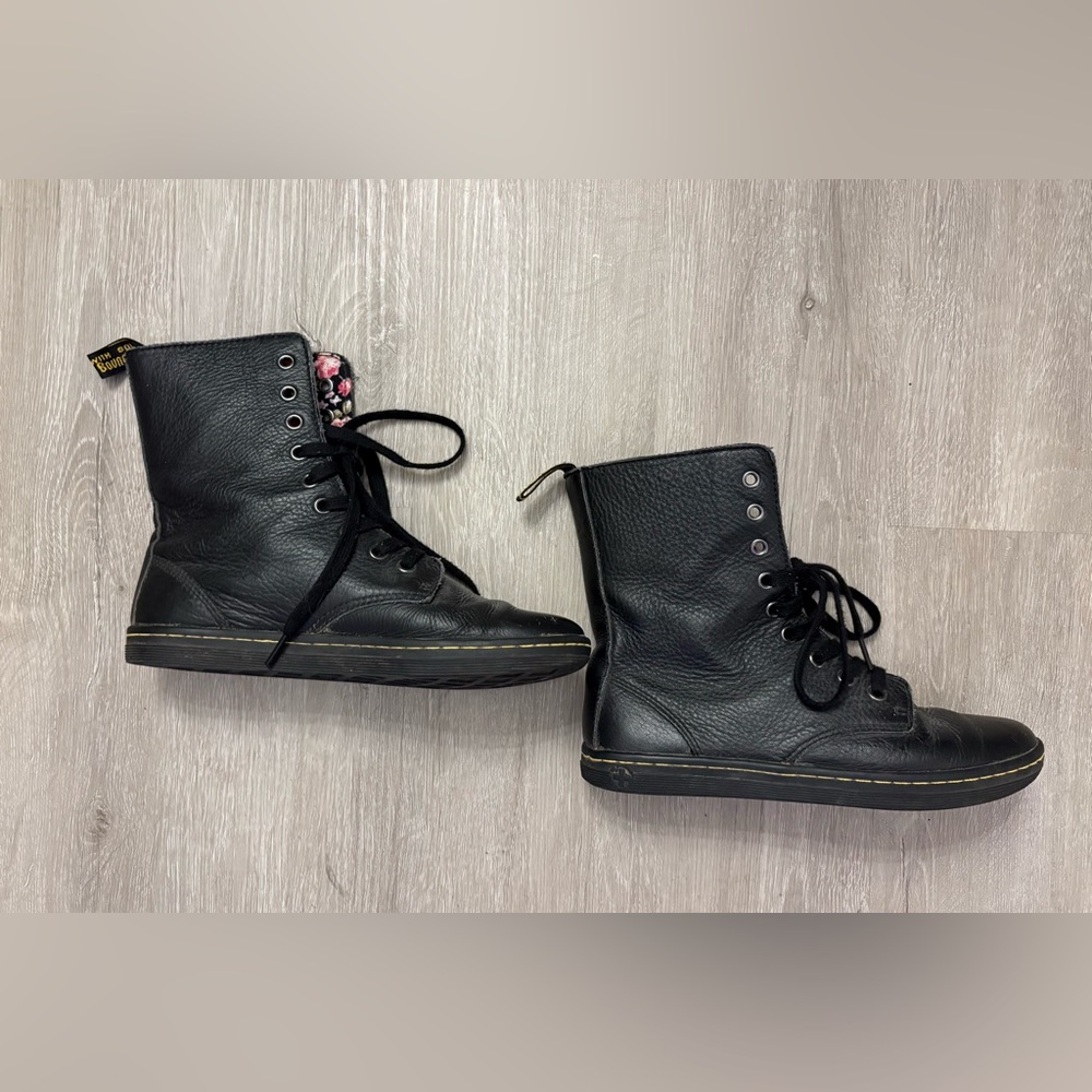 Women’s Size 8 L Doc Martens Black Floral Lined Stratford Fold Over Combat Boots